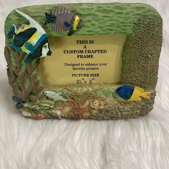 Photo frame holds 3 1/2 x 5“ picture - Picture 1 of 2